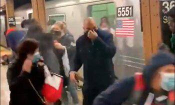 Balearon otro vagón del Metro de Nueva York