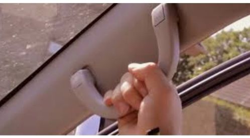 Para qué sirve la manija de los autos