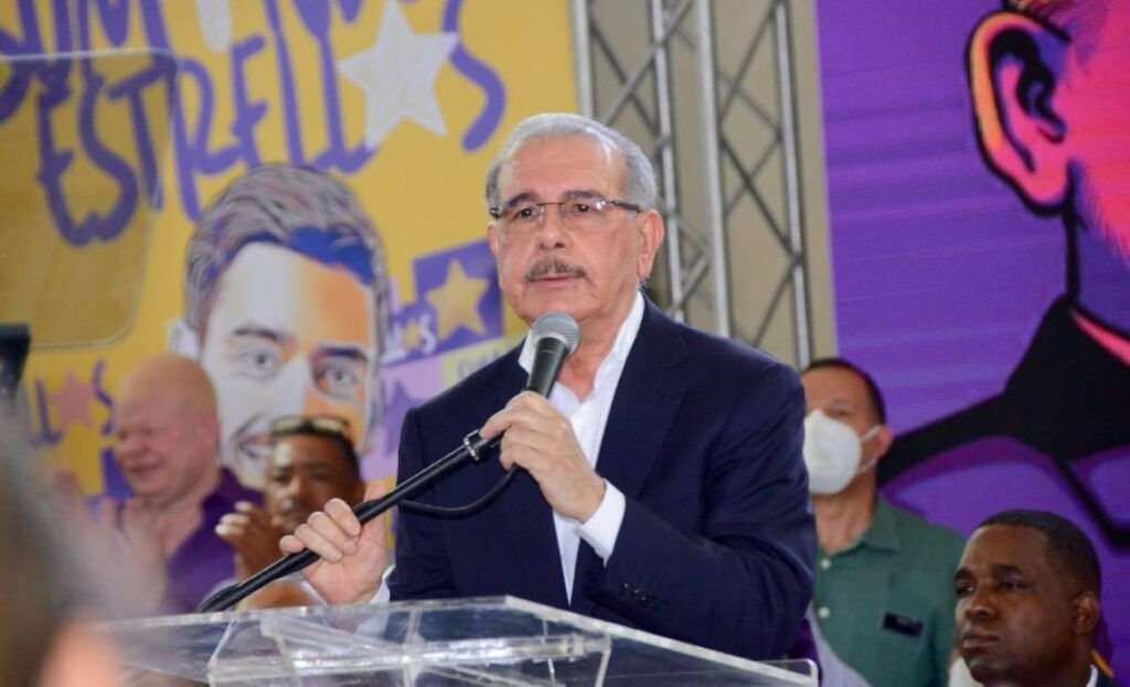 Danilo Medina pide al Gobierno que no haga retroceder el país 20 años atrás