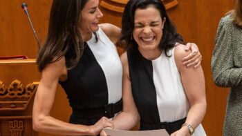 Reina de España, con el mismo vestido que una de las asistentes a su último acto