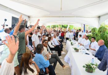Ministro de Turismo y comunitarios de Las Terrenas aprueban construcción Pueblo Los Pescadores