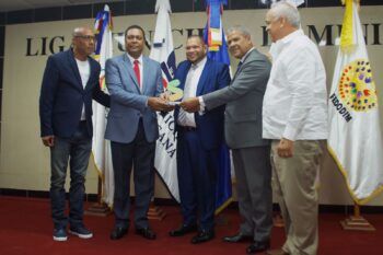 Gestión de alcalde Carlos Guzmán es reconocida por mejor desempeño institucional y servicios