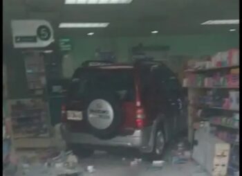 Jeepeta penetra a una farmacia en Gascue, D.N.