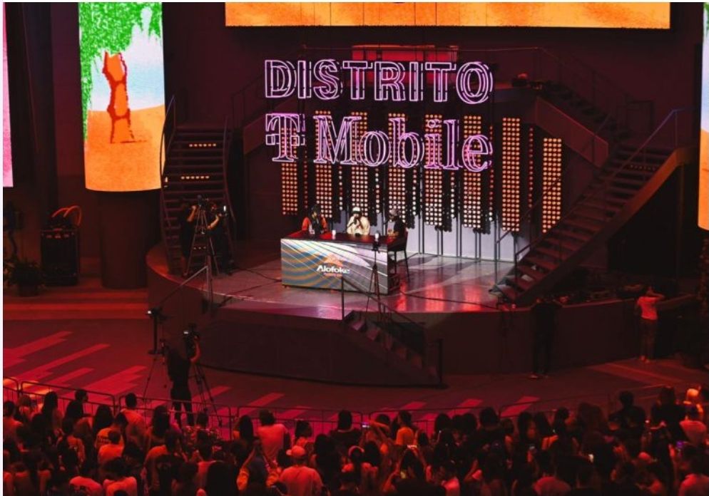 Bad Bunny cierra Mall en Puerto Rico para entrevista con Alofoke Radio