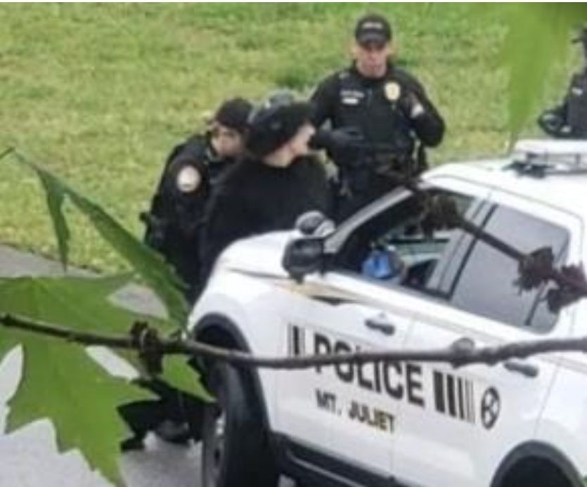 Arrestan un estudiante con dos rifles a las afueras de un instituto en Texas