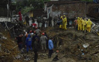 Suben a 84 los muertos por lluvias en Brasil