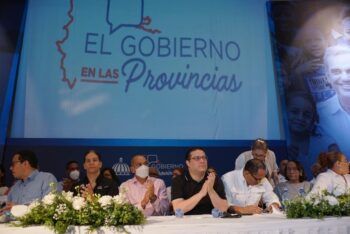 Director de Aduanas pide a comunitarios del DN no “dejarse vender sueños” del PLD