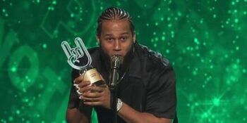 El Alfa gana tres galardones en Premios Tu Música Urbano 2022