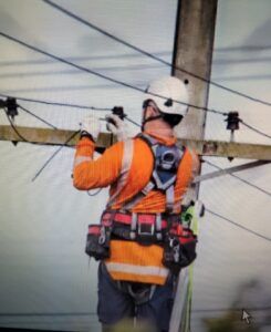 Deja a oscura a todo su barrio para poder ver a escondidas a su novia