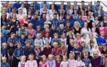 Un hombre tiene 27 esposas y 150 hijos