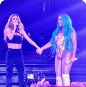 Karol G y Anahí cantan ‘Sálvame’, de RBD, en concierto en México