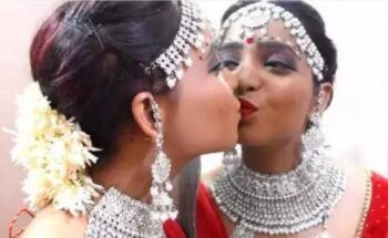 Mujer se casa con ella misma