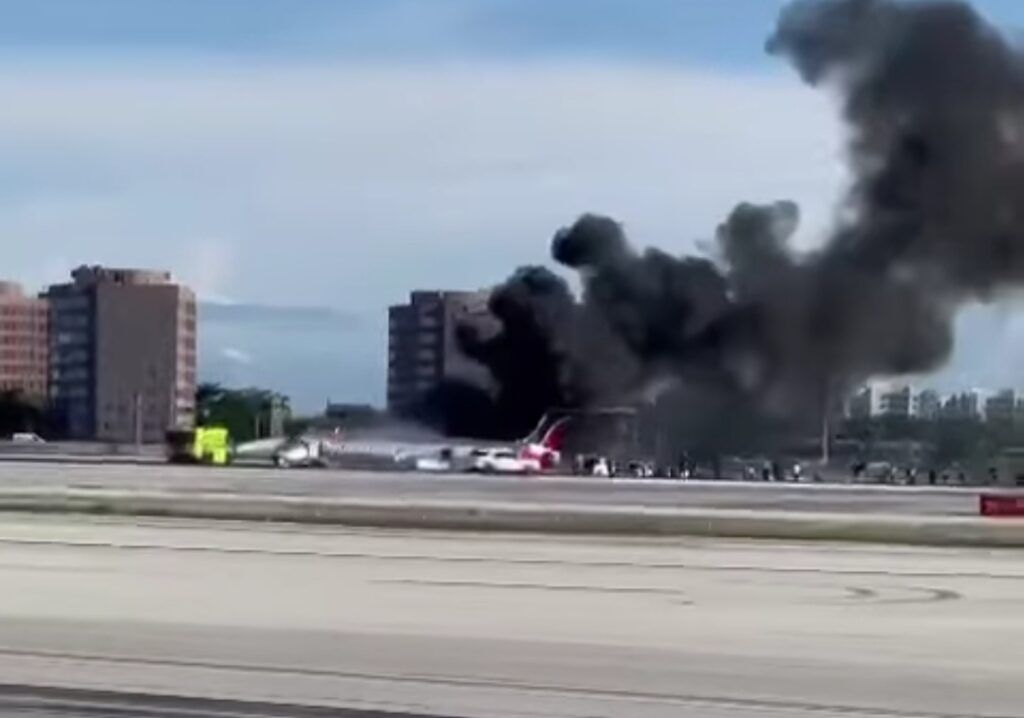 Avión procedente de República Dominicana se incendia al aterrizar en Aeropuerto de Miami