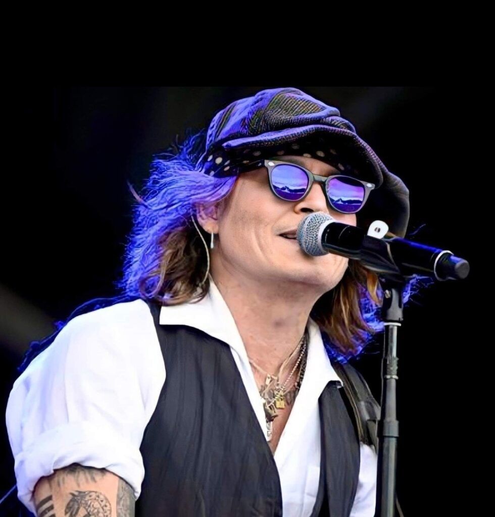 Johnny Depp cambia de look