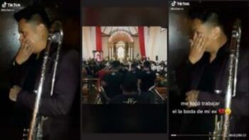 Músico llora al darse cuenta que está animando la boda de su exnovia