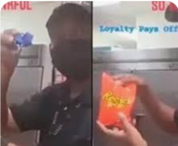 Su empresa lo recompensa con una bolsa de dulces por trabajar 27 años sin faltar un sólo día