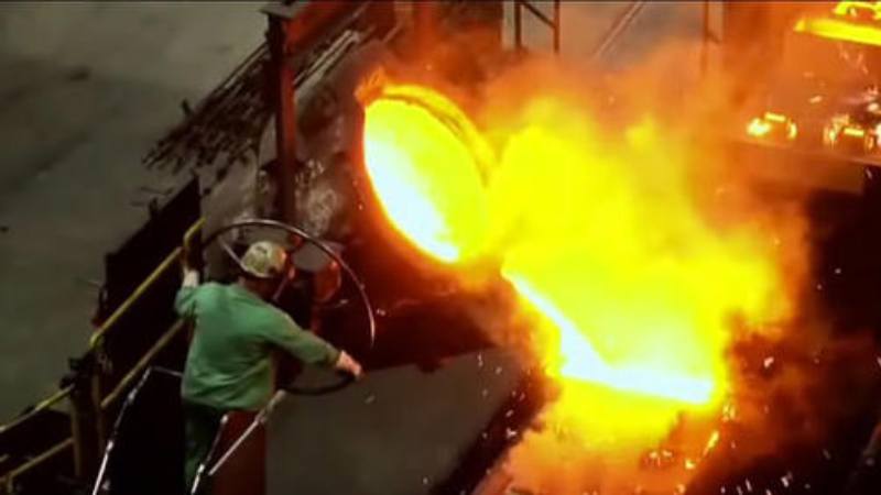 Trabajador murió derretido al caer en una tina de hierro fundido en Illinois