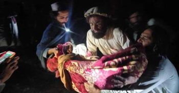 Al menos 920 muertos y cientos de heridos en un fuerte terremoto en Afganistán