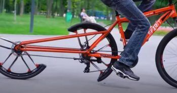 Creó una bicicleta que funciona con una rueda partida al medio