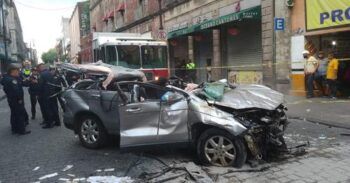 Muere valet parking tras caer vehículo desde la azotea