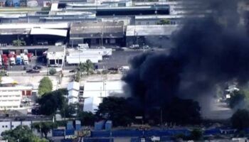 Un herido durante incendio en el mercado de pulgas más grande de Miami