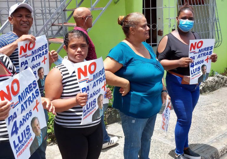 Santo Domingo Este reciben al presidente Abinader con coro “cuatro años más”