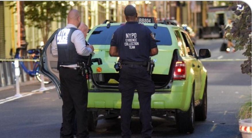 Le entran a balazos a dos jóvenes dentro de un carro en Nueva York