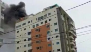 Se incendia torre de apartamentos en el Evaristo Morales
