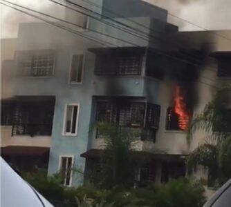 Reportan incendio en residencial de San Isidro