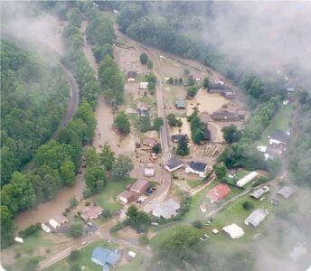 44 desaparecidos en Virginia tras inundaciones