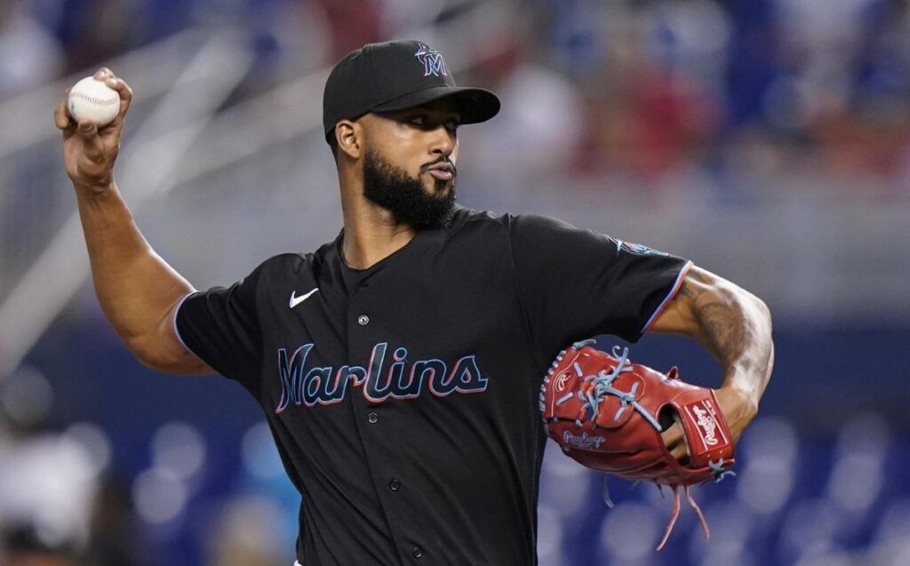 Sandy Alcántara lució dominante en su segundo triunfo consecutivo, en el duelo que los Marlins de Miami