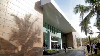 Caos en el salón de convenciones del MIREX