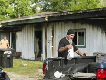 Hombre prende fuego a edificio de apartamentos en Houston