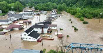 Inundaciones en Kentucky: encuentran docenas de muertos y se espera que el número de víctimas aumente
