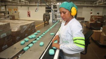 Empresa reduce jornada laboral a cuatro días por semana