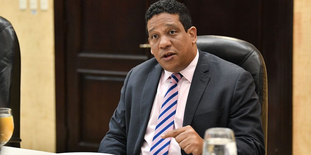 Carlos Pimentel: anuló registro de proveedor del Estado a 266 funcionarios
