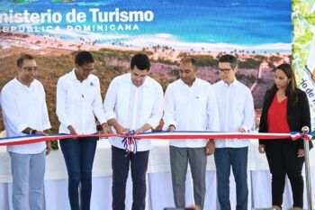 Ministro de Turismo inaugura dos obras en la playa de Macao por más de RD$53 millones