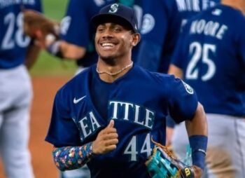 El dominicano Julio Rodríguez y Seattle hacen pacto de US$210 millones hasta el 2029