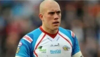 Muere de un infarto mientras golpeaba a su novia