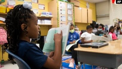 Estudios revelan impacto negativo del COVID-19 en la educación y la esperanza de vida en EEUU
