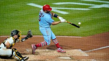 Albert Pujols supera a Alex Rodríguez con home run 697