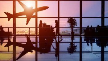 Un muerto y un herido tras volcarse un avión en Florida