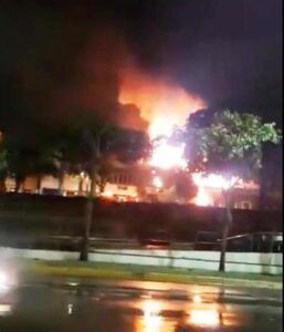 Incendio deja a 5 familias sin hogar en la Ciudad Colonial