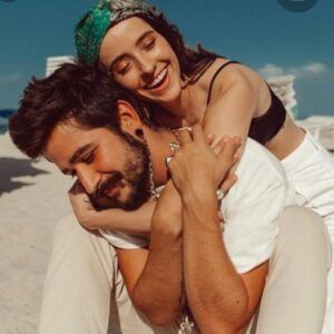 Camilo aparece desnudo tras Evaluna publicar foto en la ducha