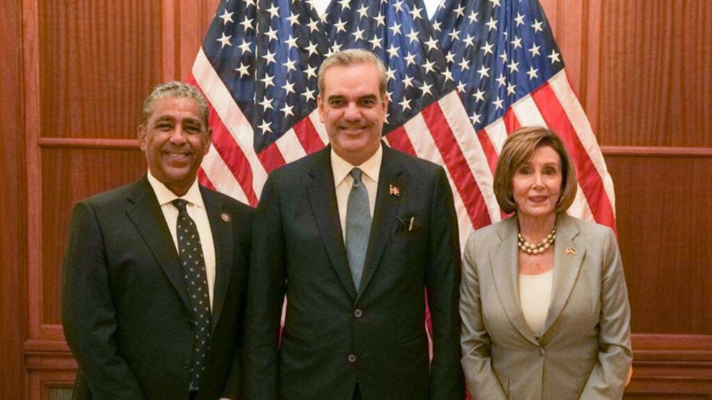 Luis Abinader se reúne en Washington con Nancy Pelosi