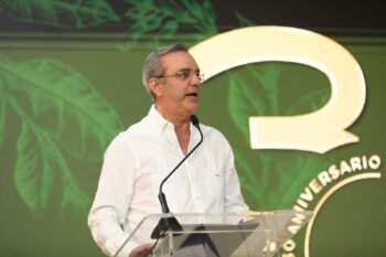 Presidente Abinader resalta aportes de la industria del tabaco dominicano