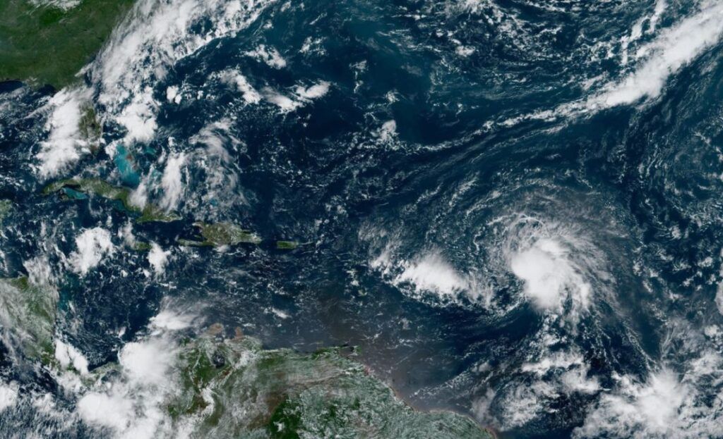 Depresión tropical Fiona cambia de trayectoria y se acerca por el Este de RD