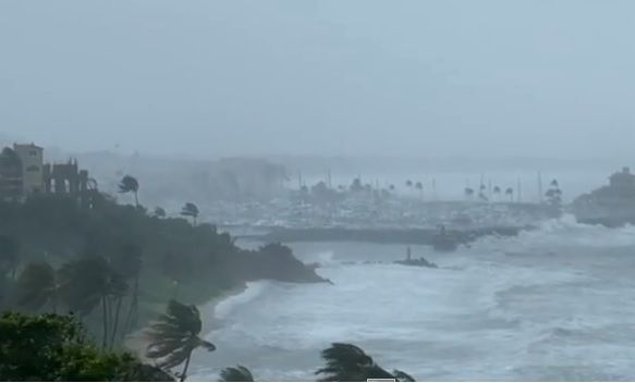 El huracán Fiona sigue alejándose del territorio dominicano