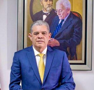 Amarante Baret: Presidente, haga cumplir el 4% y termine 2117 aulas que están en más de 90%