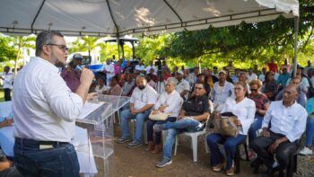 FEDA entrega tractores a ganaderos del Seibo  Gobierno promueve modernización del Campo